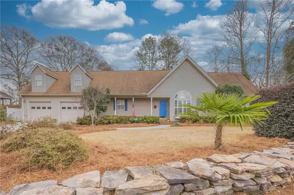 776 Lightwood LN, Hartwell, GA 30643