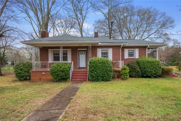 809 Gaines ST, Central, SC 29630