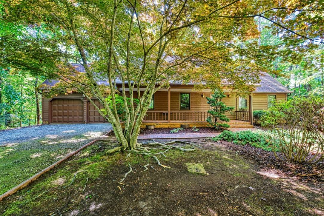 8 Yeoman LN, Salem, SC 29676