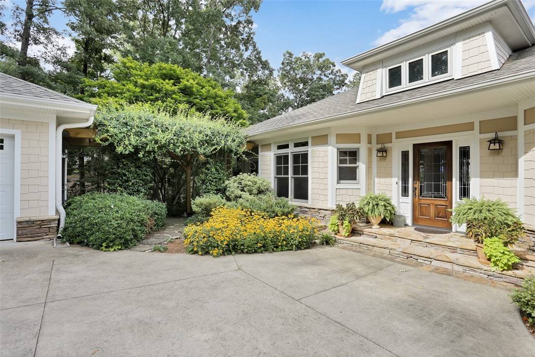 Seneca, SC 29672,803 Treehaven CT