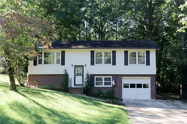 1502 Cherokee DR, Seneca, SC 29672