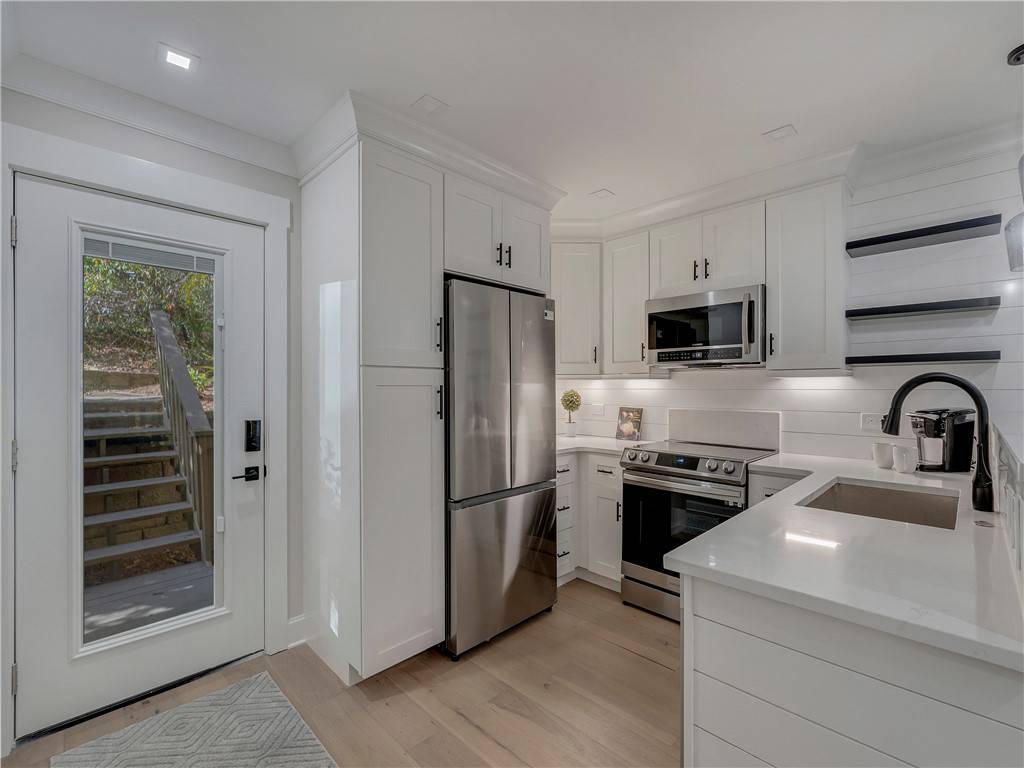 Salem, SC 29676,1000-3 Captains Cove CT #3