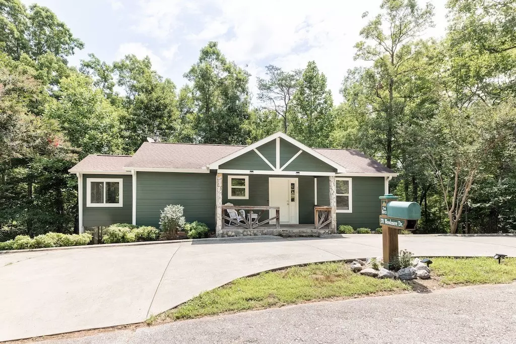 Pickens, SC 29671,370 Woodmere DR