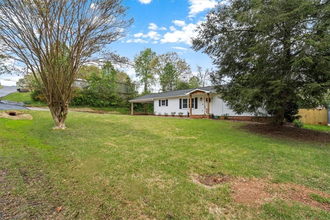 Easley, SC 29642,105 Brookway DR