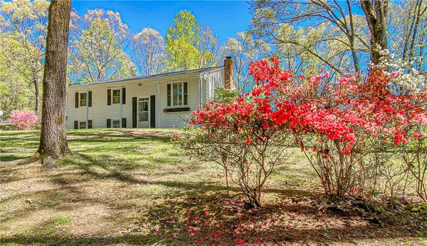 195 Tree Top LN, Walhalla, SC 29691