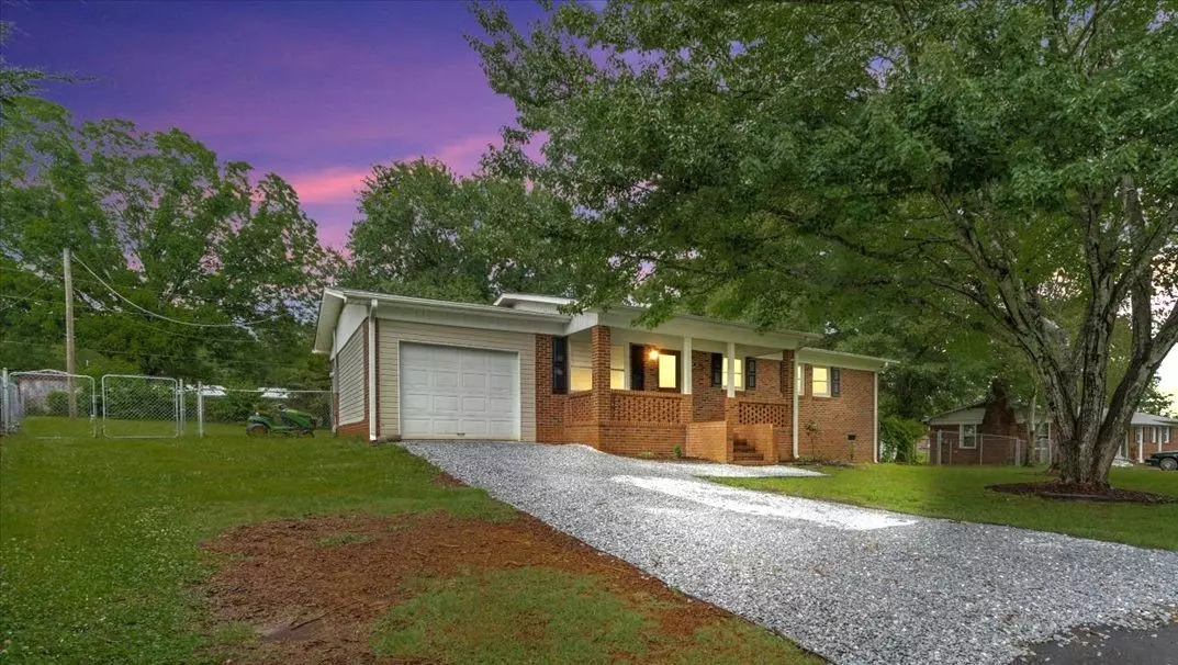 Liberty, SC 29657,107 Grapevine LN