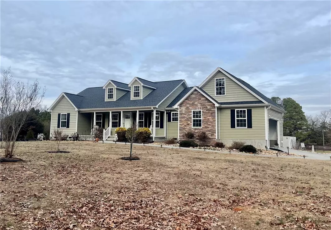 Seneca, SC 29678,125 Oak Forest TRL