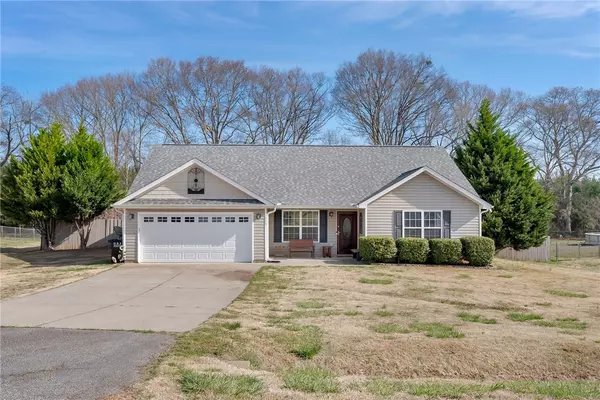 205 Turkey Trot RD, Williamston, SC 29697