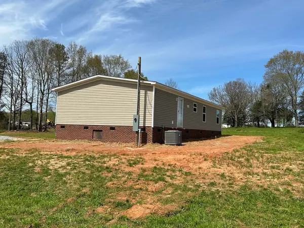 Iva, SC 29655,5507 Flat Rock RD