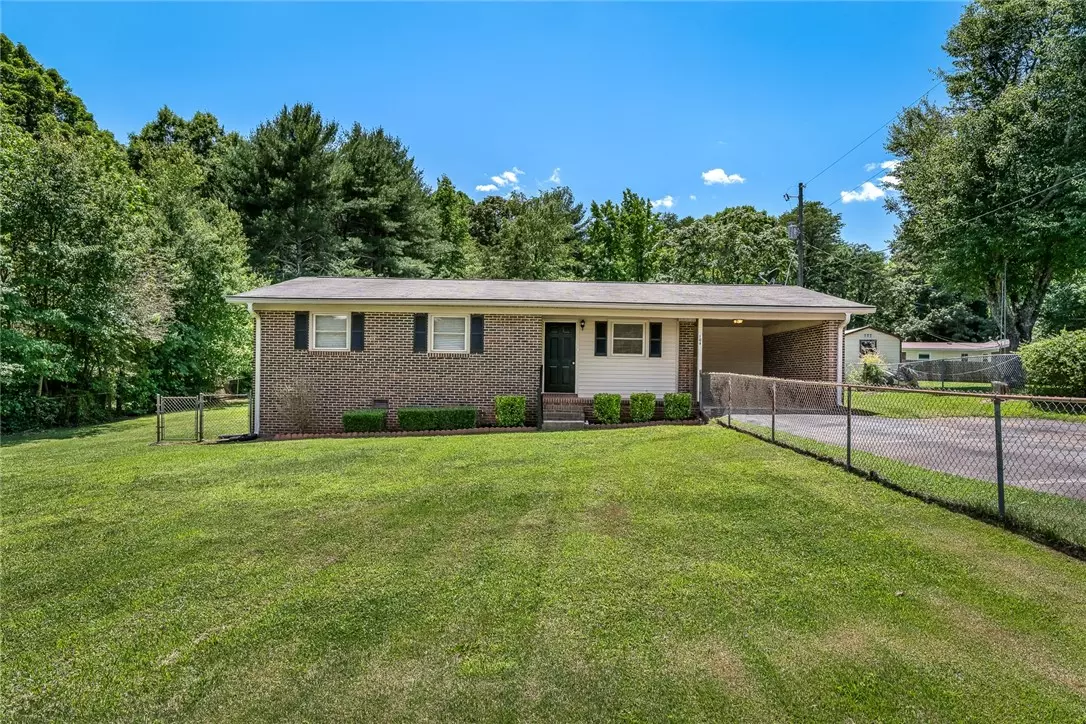 Liberty, SC 29657,106 Carrie RD