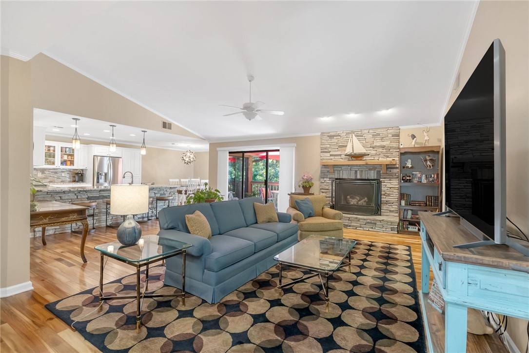 Salem, SC 29676,142 E Blue Heron DR