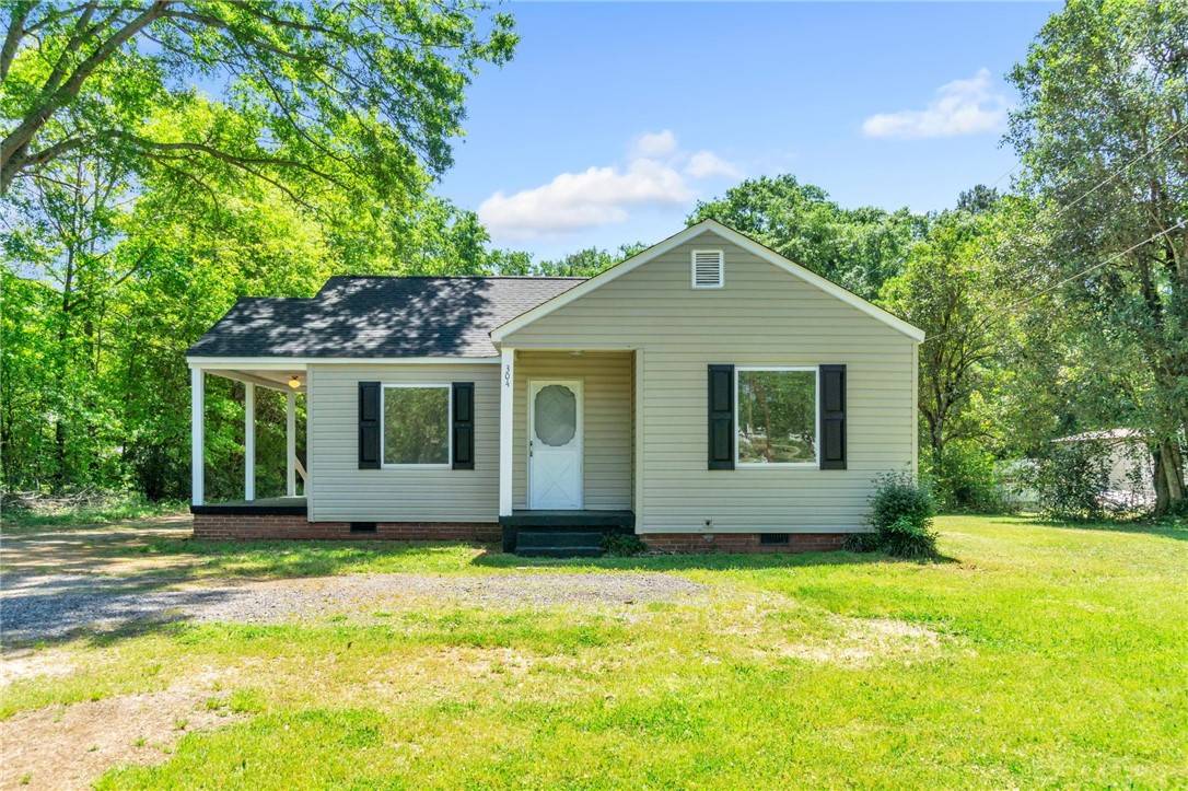 304 & 304B Abercrombie RD, Anderson, SC 29626