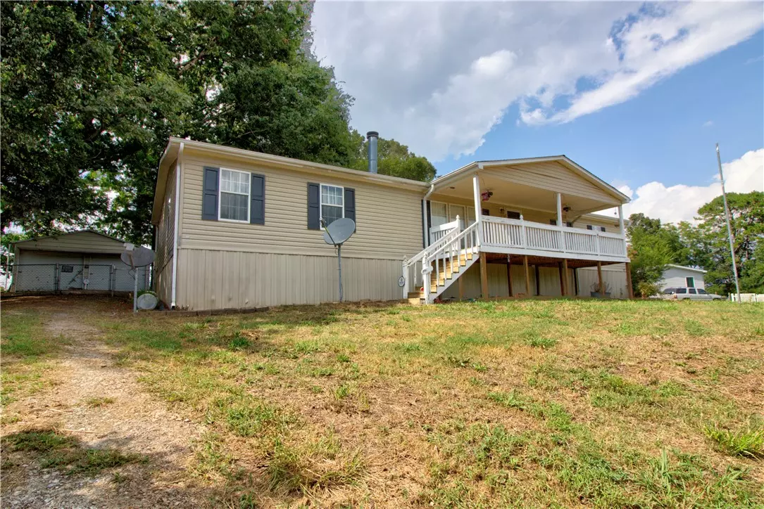 Seneca, SC 29678,113 Country Place CIR