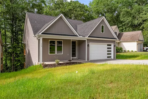 156 Grand Oak CIR, Pendleton, SC 29670