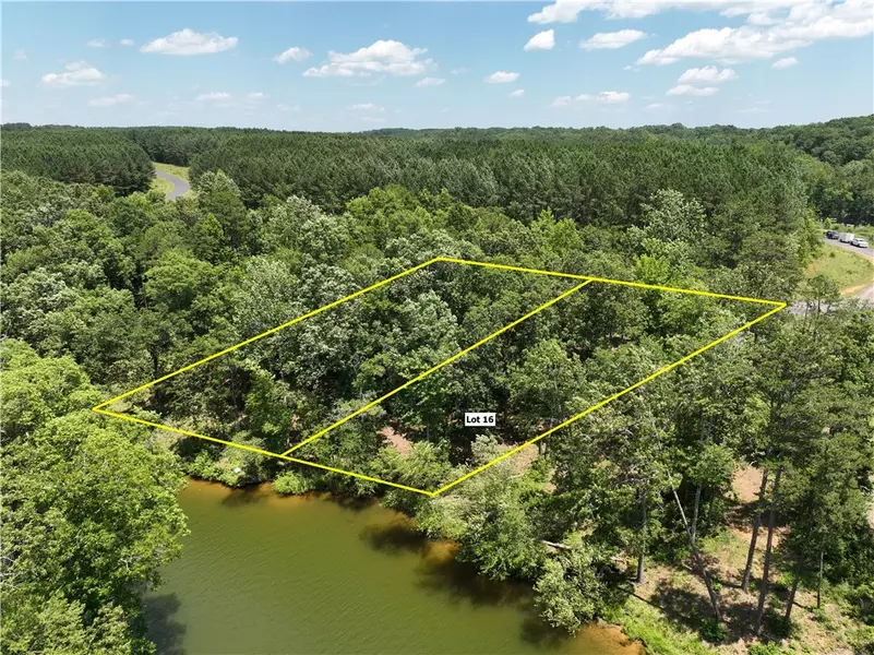 44 Creekpoint DR, Abbeville, SC 29620