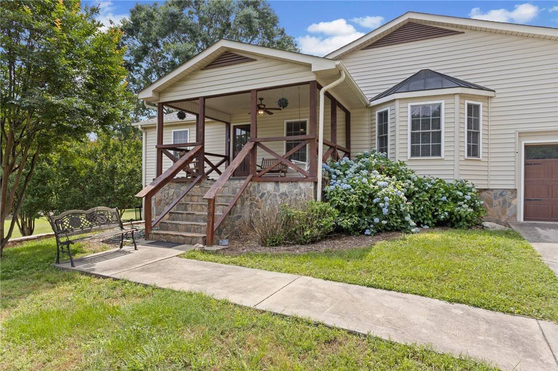 547 Crest DR, Easley, SC 29640