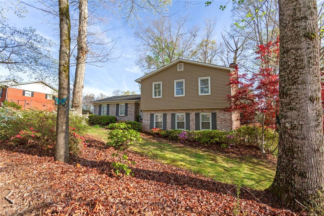 Easley, SC 29642,126 Lake Forest CIR