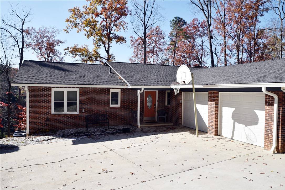505 Inlet DR, Seneca, SC 29672