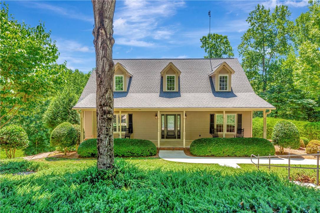 121 Woods DR, West Union, SC 29696