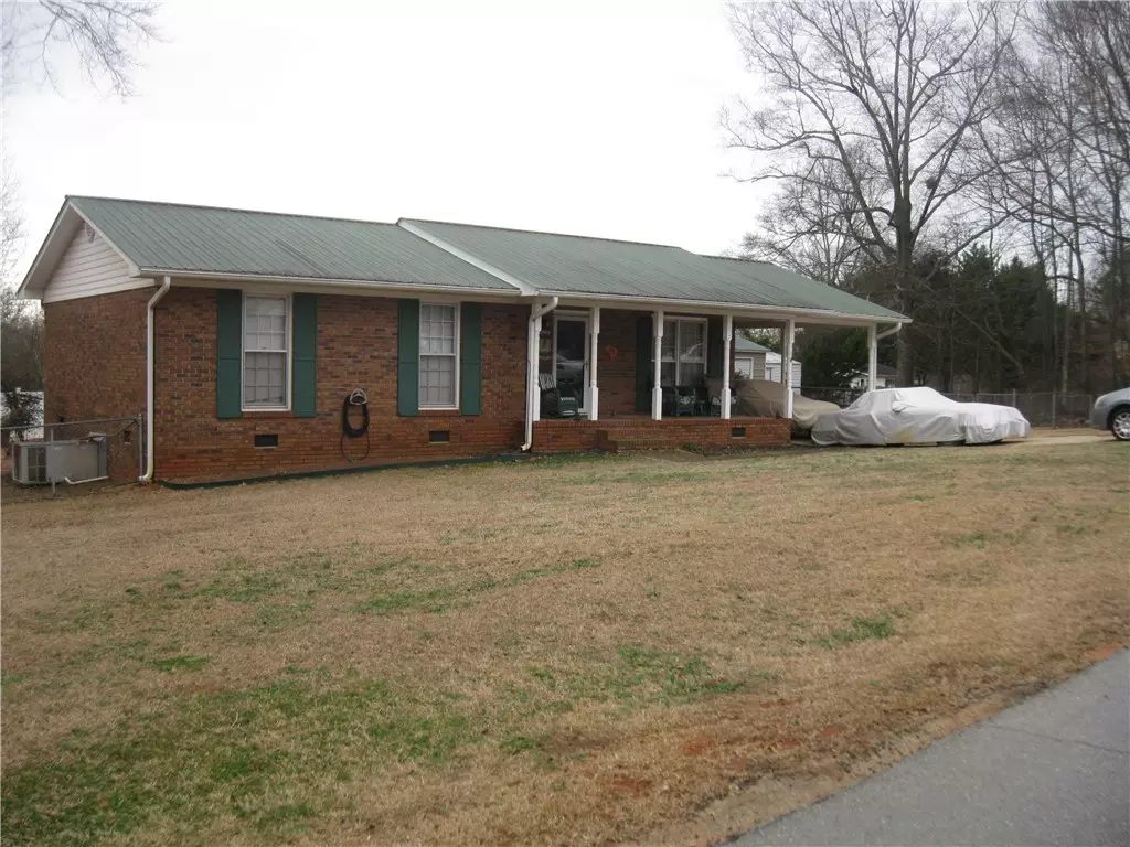 Seneca, SC 29678,303 Meadow DR