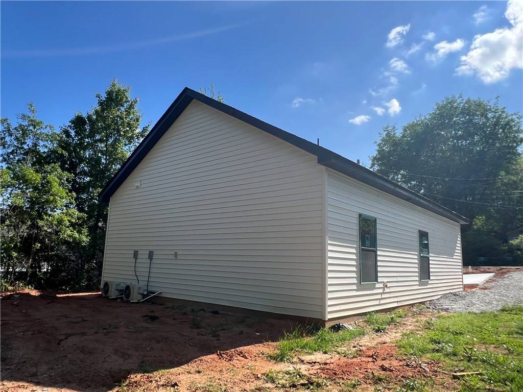 Seneca, SC 29678,307 Hunter ST