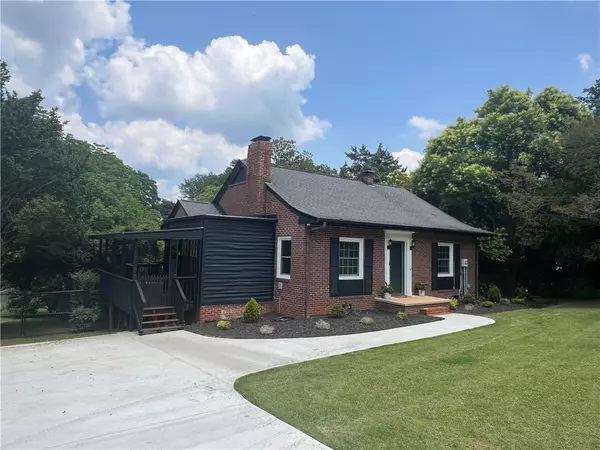 Seneca, SC 29678,1003 S Walnut ST