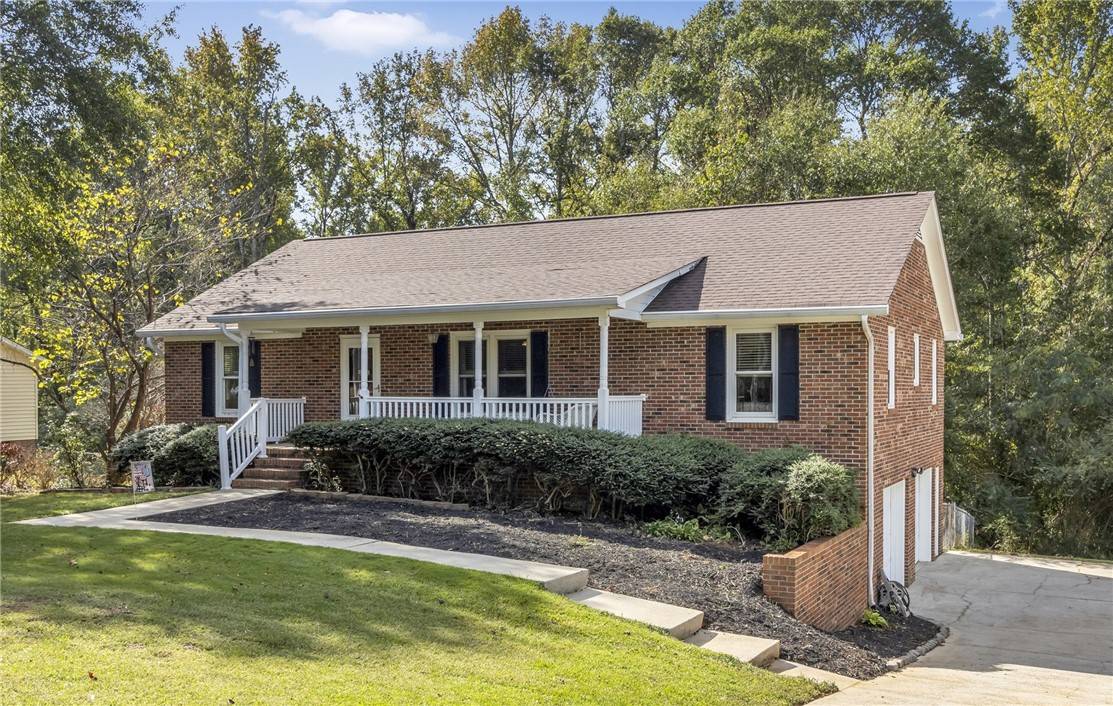 400 Quail Run CIR, Fountain Inn, SC 29644