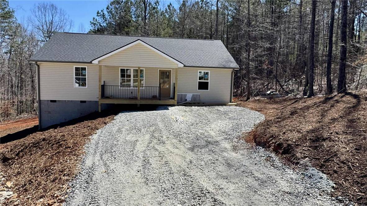 110 Ledbetter LN, Walhalla, SC 29691