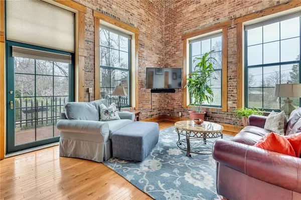 Easley, SC 29640,102 Russell ST #207