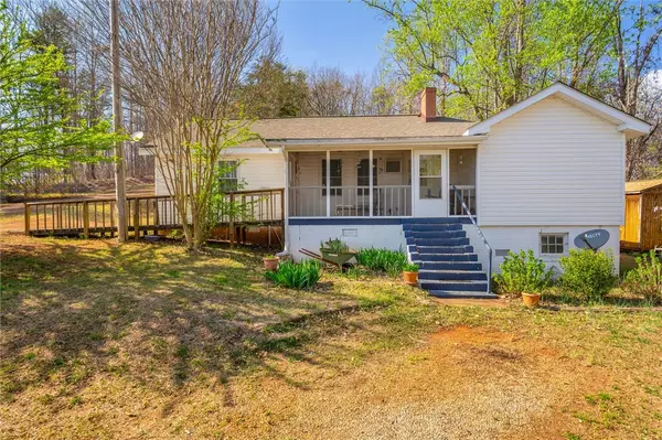 506 Woodall Mountain RD, Pickens, SC 29671