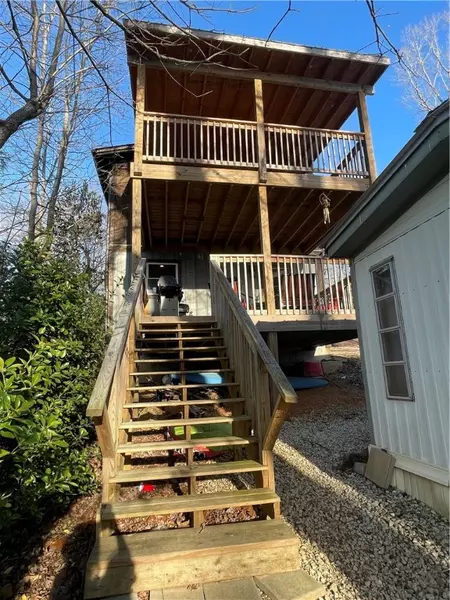 348 N Port Bass DR, Fair Play, SC 29643