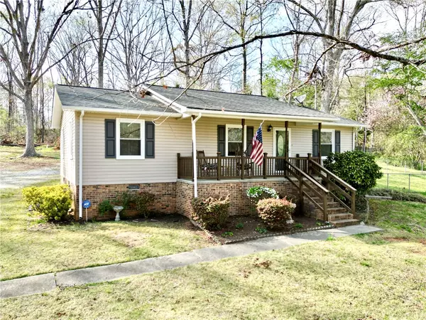 156 Fieldcrest DR, Central, SC 29630