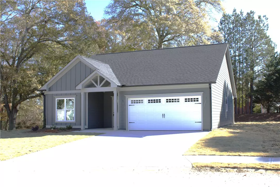 Hartwell, GA 30643,123 Fairview Station