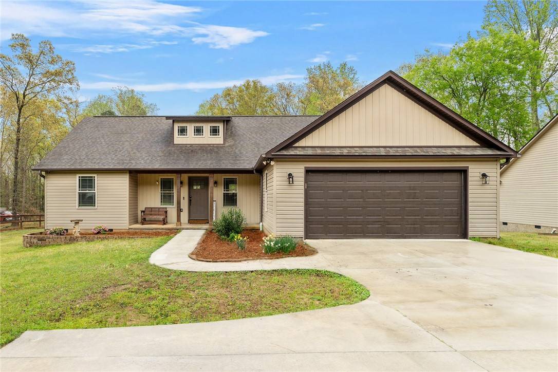 838 Conneross RD, Townville, SC 29689