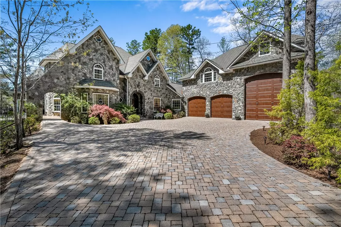West Union, SC 29696,246 E Waters Edge LN