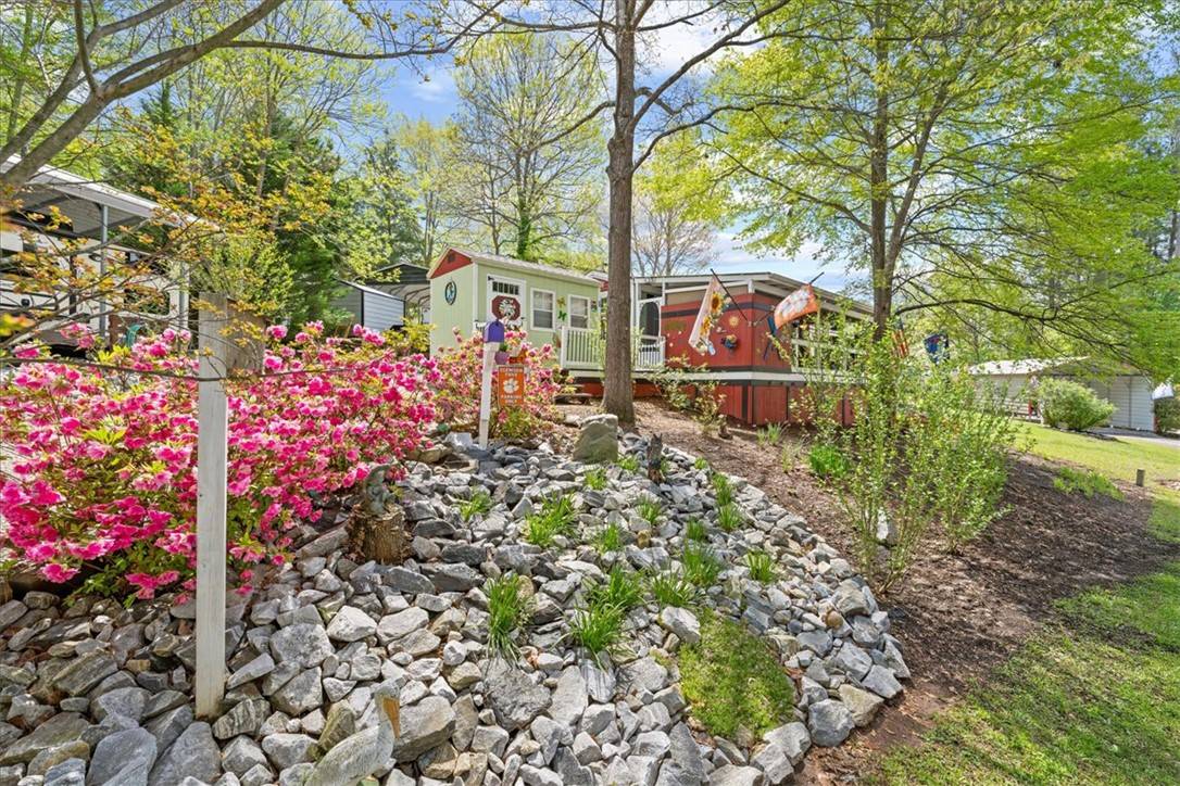 Westminster, SC 29693,215 Newbury CIR
