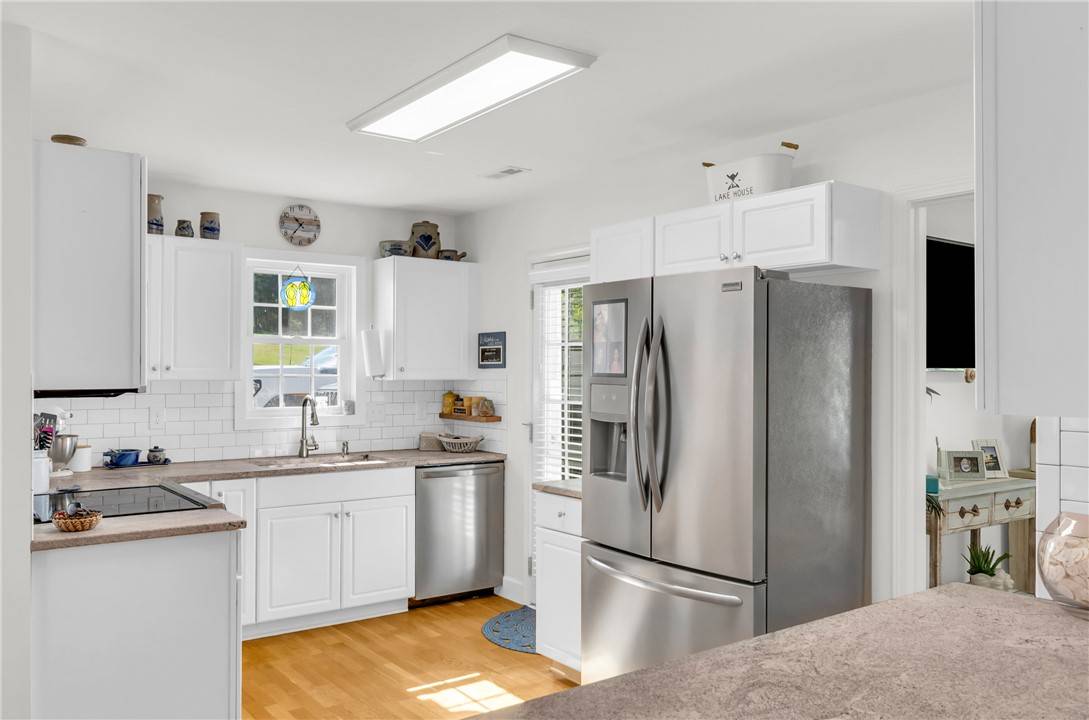 Seneca, SC 29672,214 Fisherman LN
