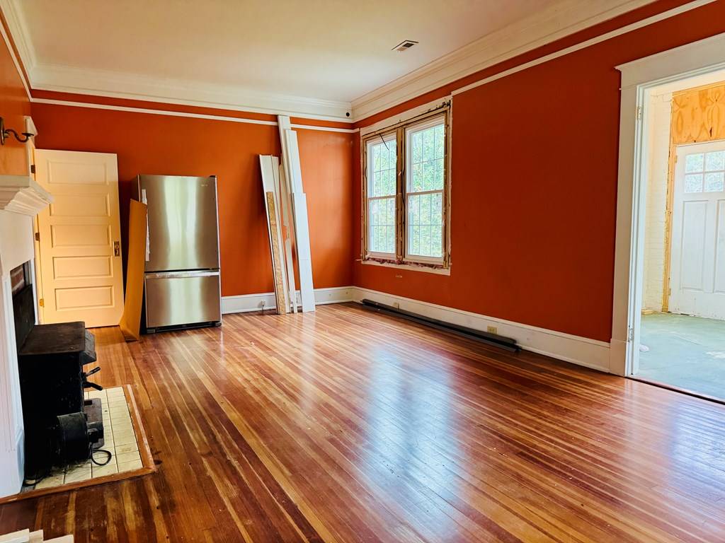 Greenwood, SC 29649,704 North ST