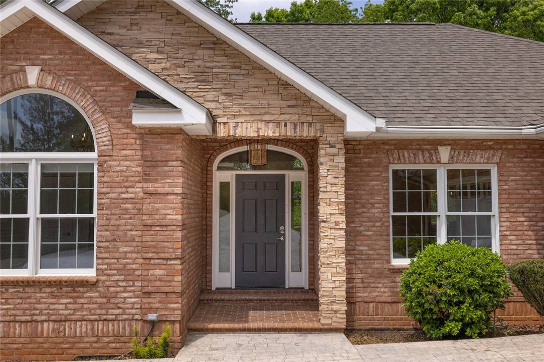 Seneca, SC 29672,209 Amethyst WAY