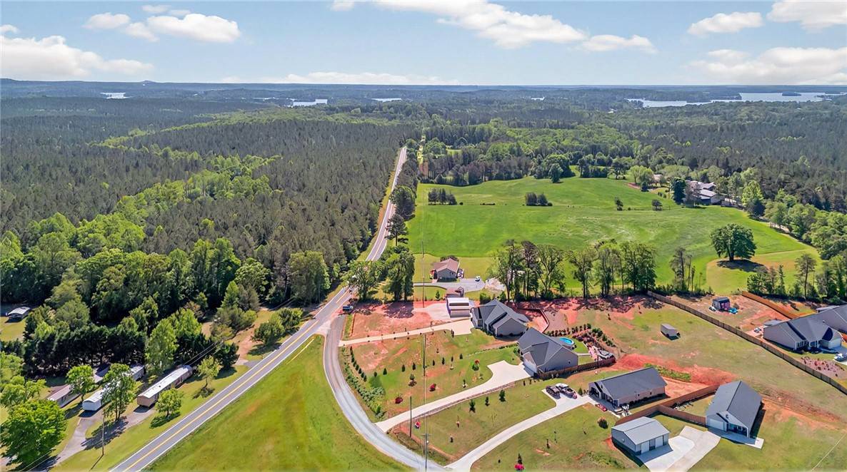Seneca, SC 29672,566 Linking RD