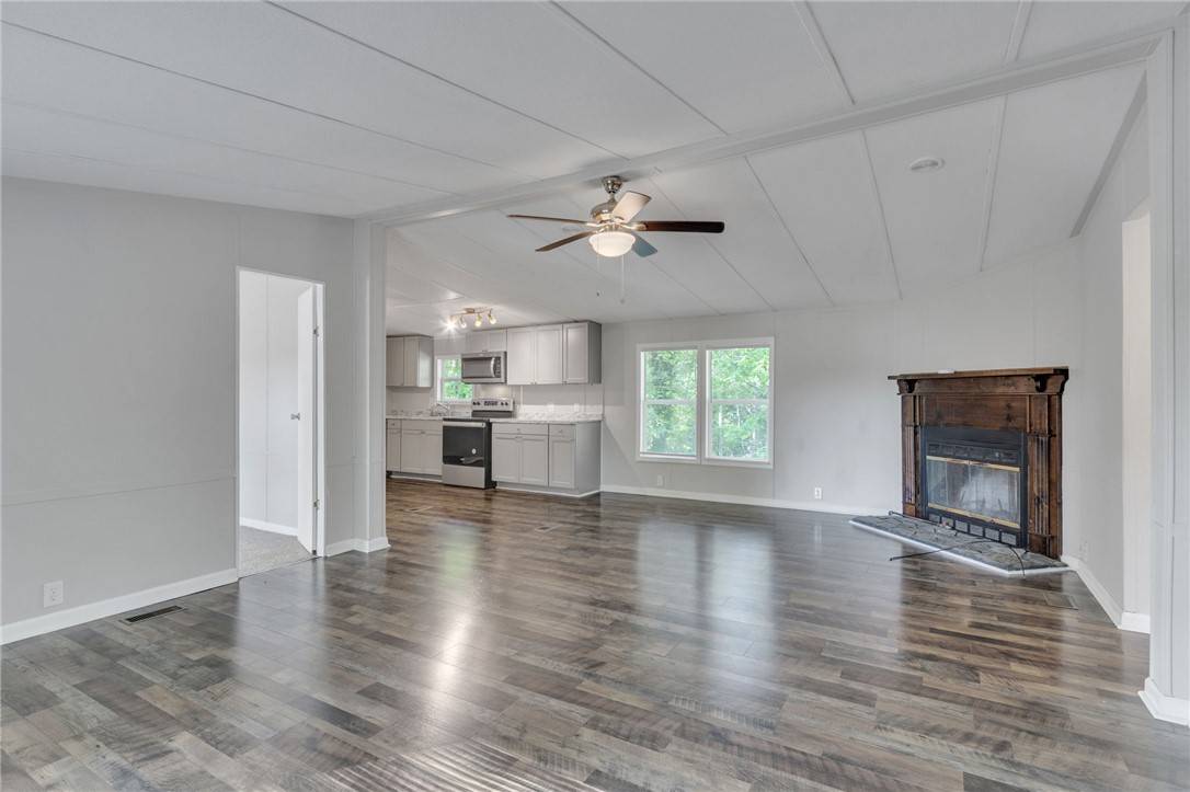 Easley, SC 29642,338 Cardinal DR