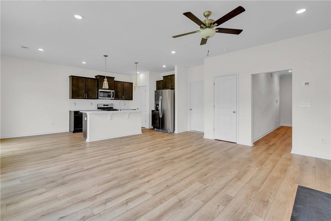 Easley, SC 29642,205 Brown CIR