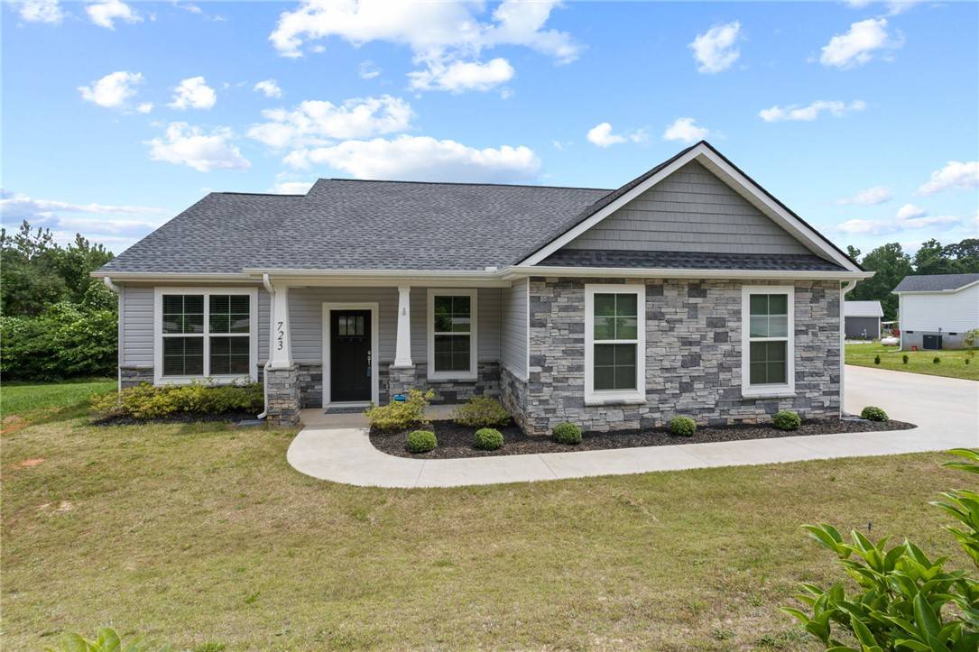 723 Mile Creek RD, Pickens, SC 29671