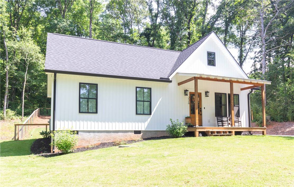 Seneca, SC 29678,226 Edgewood DR