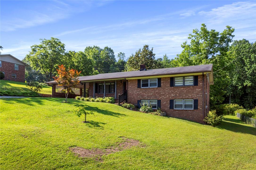 Seneca, SC 29678,400 Maple AVE