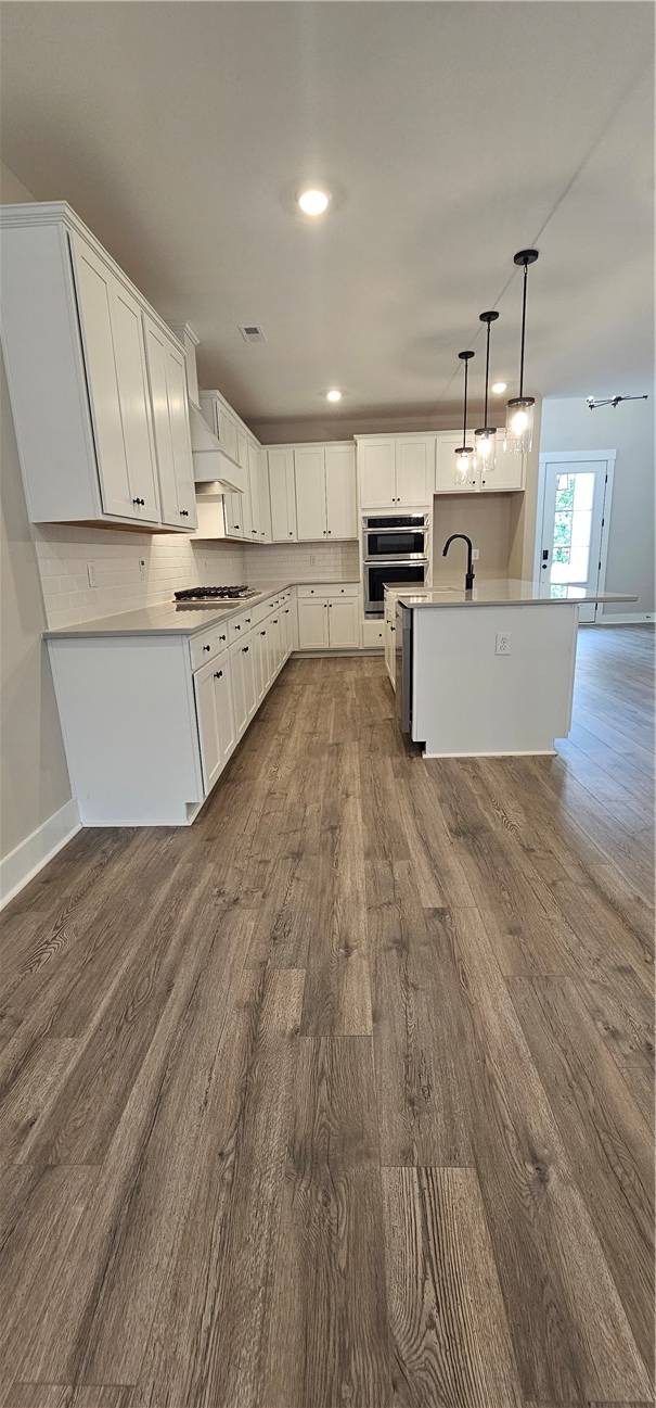 Seneca, SC 29678,325 Breakwater LN