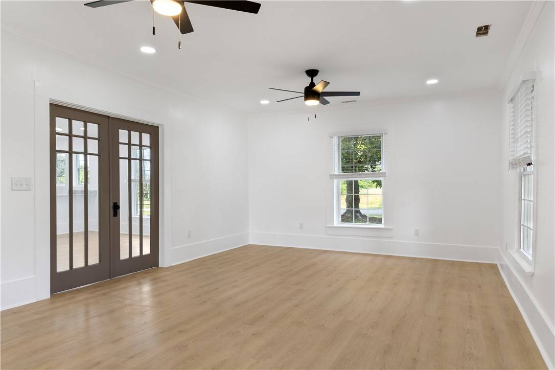 Seneca, SC 29678,701 S Townville ST
