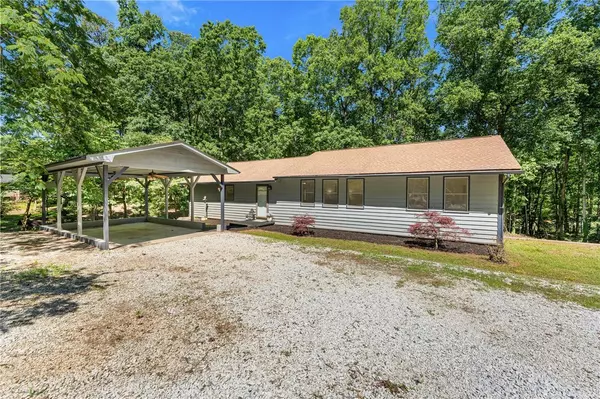 131 Shoreside DR, Martin, GA 30557