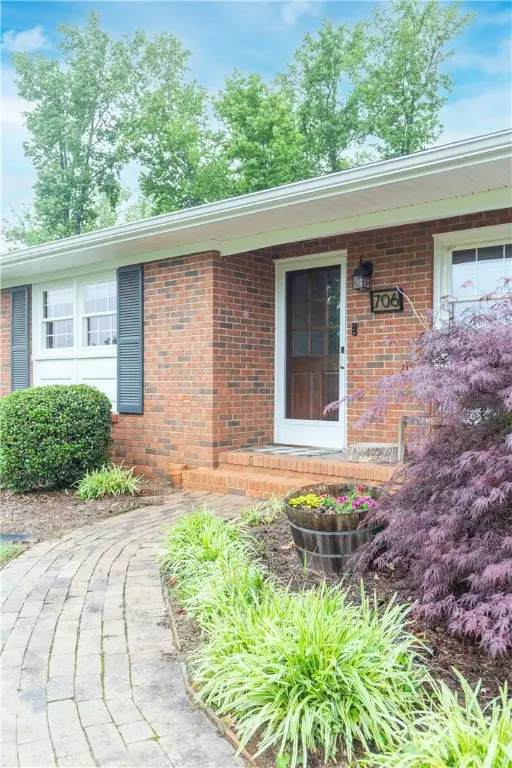 Seneca, SC 29678,706 Ploma DR
