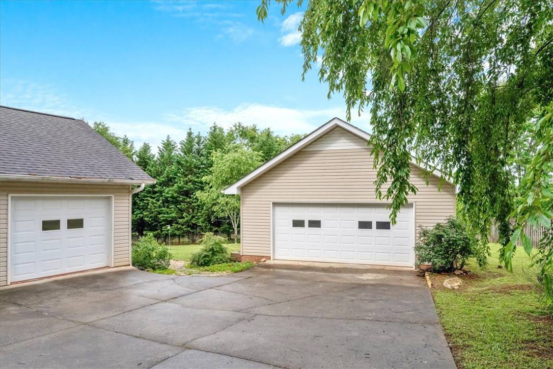 Pickens, SC 29671,107 Aiken Farm RD